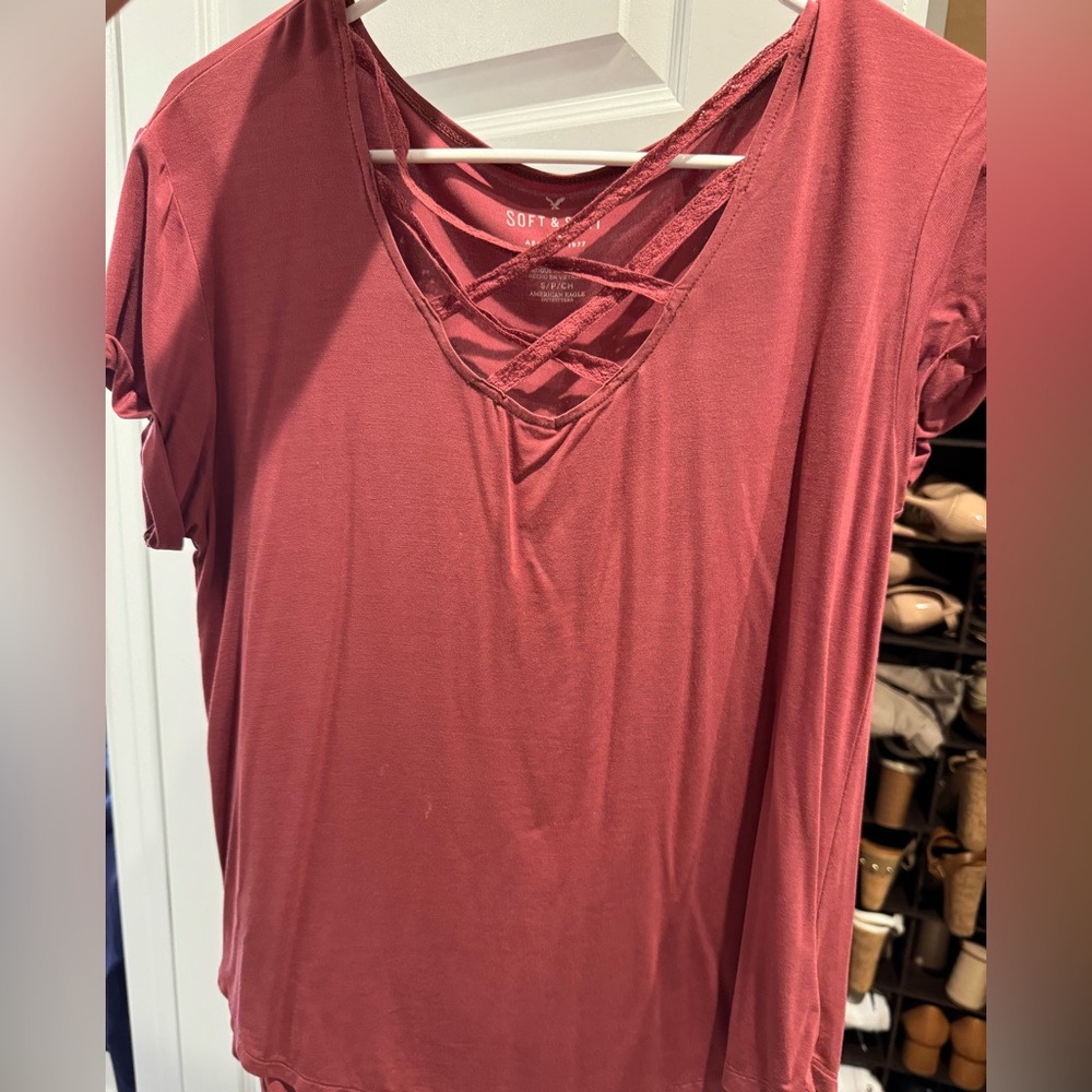 American Eagle Outfitters Maroon Short Sleeve Tee